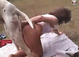 Strong outdoor dog sex makes thin amateur slut lose control