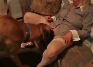 Aged wife is eager to get her wet cunt banged by her canine