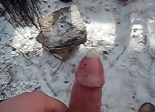 Un ragazzo ossessionato dal sesso bestiale non riesce a smettere di scopare un grosso cavallo